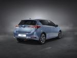 Toyota Auris Hybrid 2015 года